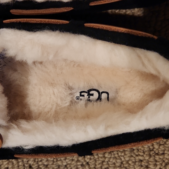 UGG Dakota Slippers - Picture 2 of 4